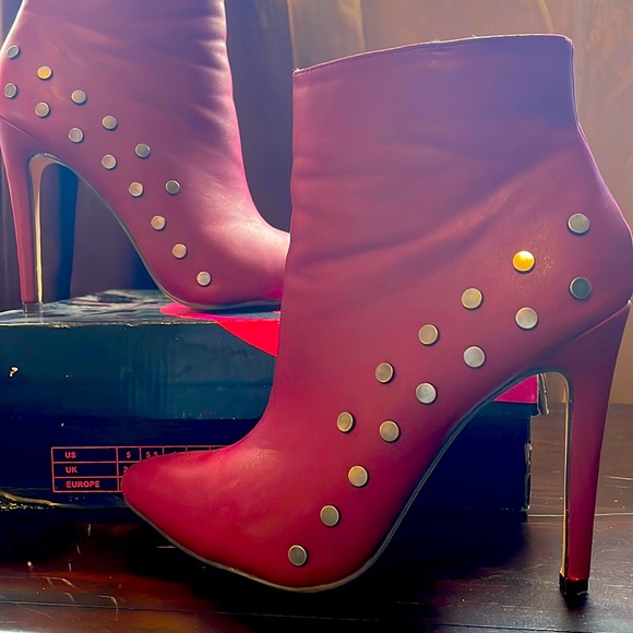 Cranberry color booties - Picture 1 of 6
